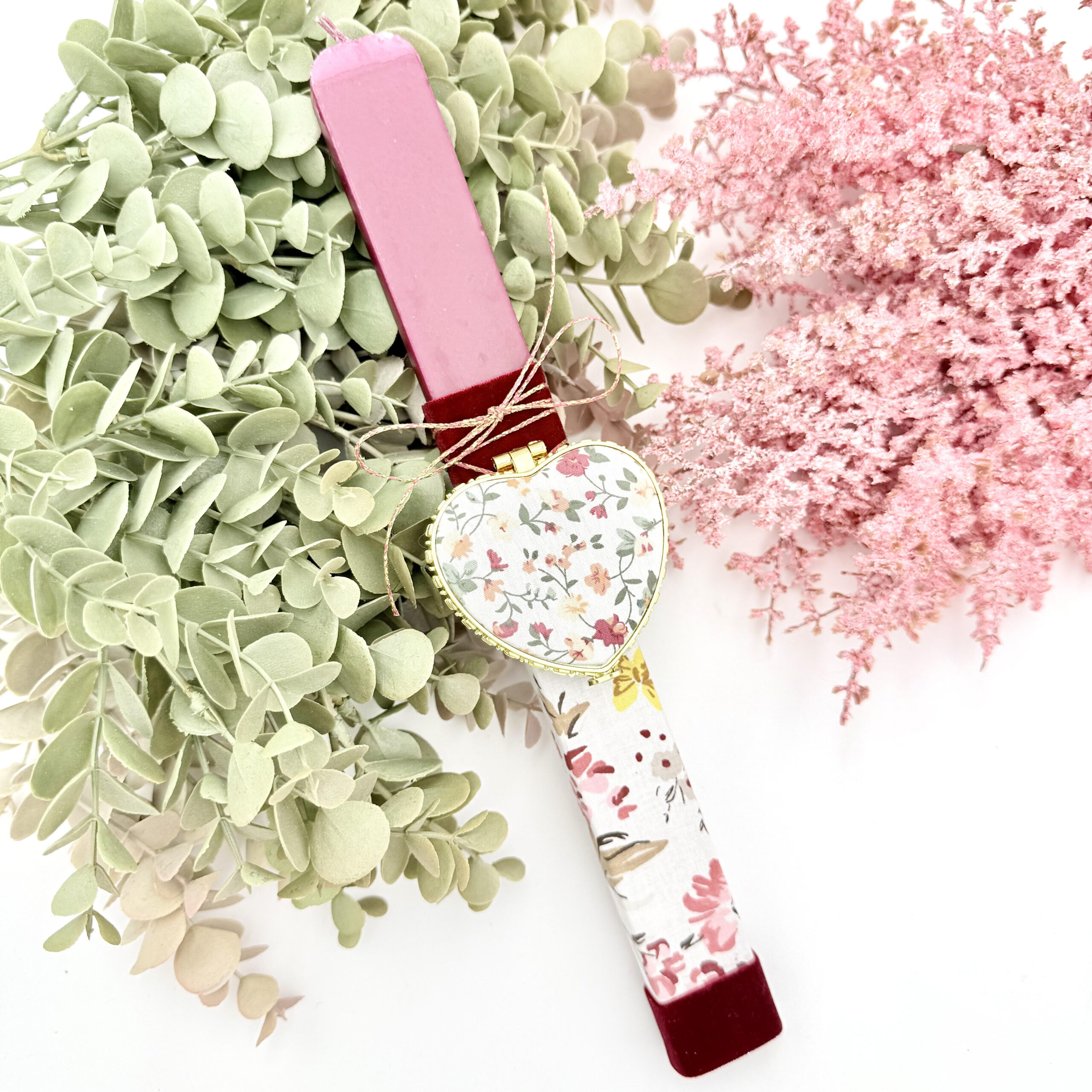 Λαμπάδα floral με καθρεφτάκι καρδιά